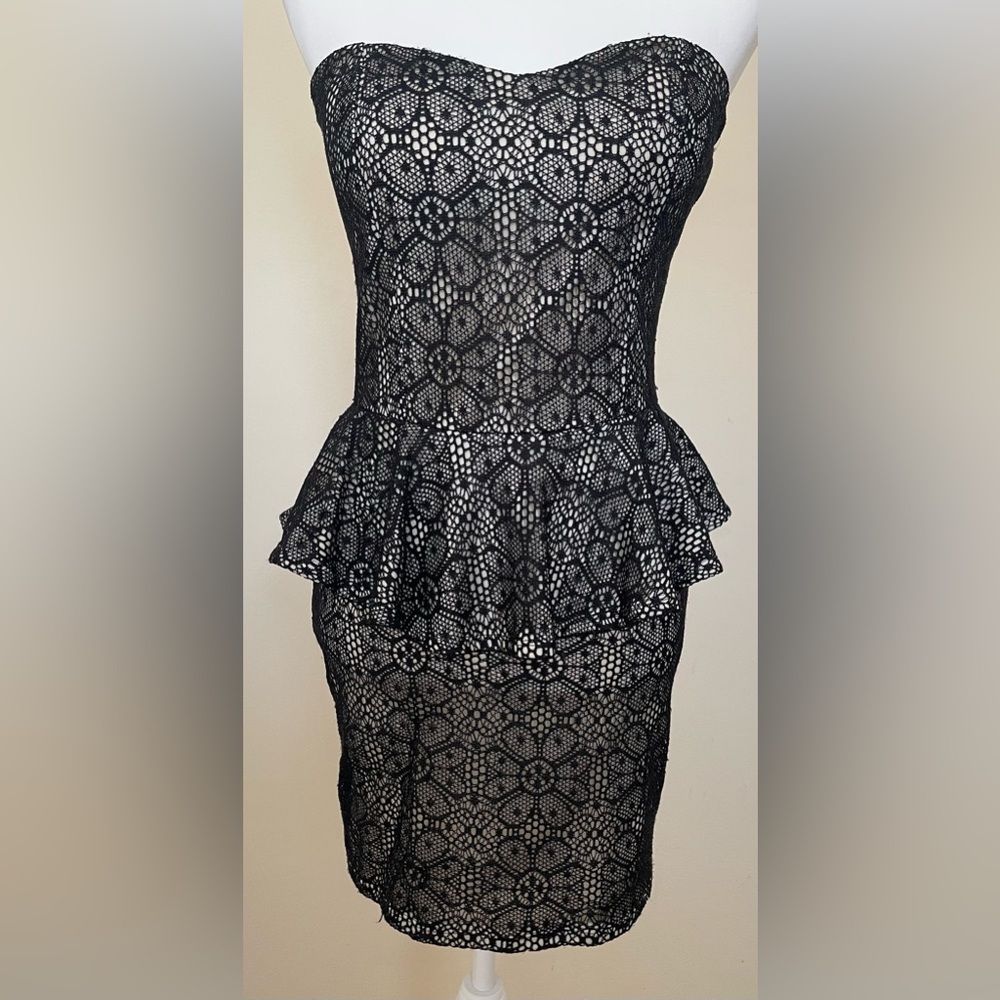 Arden B Women’s Black Lace Strapless Peplum Bodycon Mini Dress, Size M